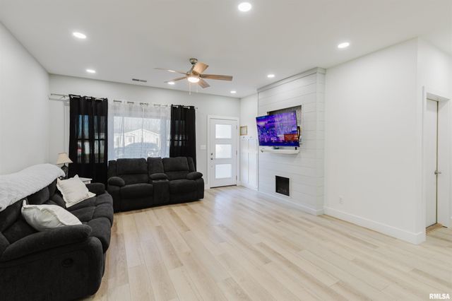 821 N 27TH Street, Herrin, IL 62948