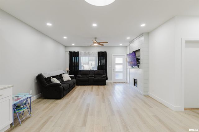 821 N 27TH Street, Herrin, IL 62948