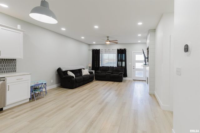 821 N 27TH Street, Herrin, IL 62948