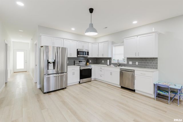 821 N 27TH Street, Herrin, IL 62948