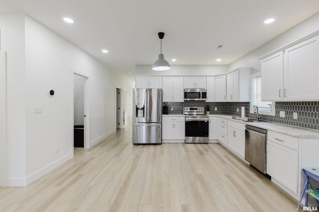 821 N 27TH Street, Herrin, IL 62948