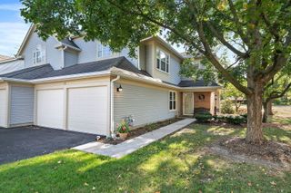 133 White Branch S Court 133, Schaumburg, IL 60194