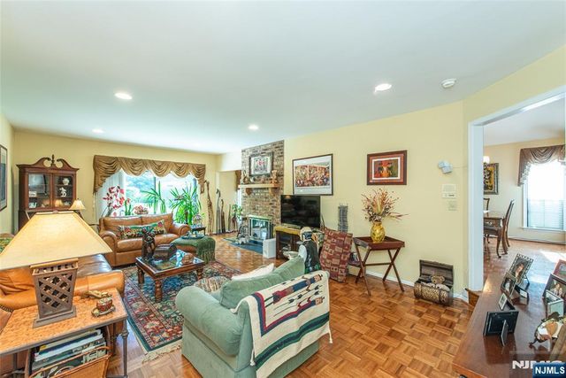 138 Day Court, Mahwah, NJ 07430