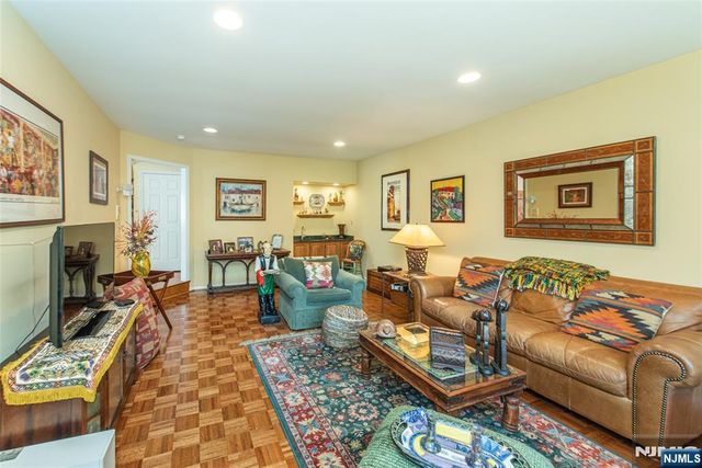 138 Day Court, Mahwah, NJ 07430