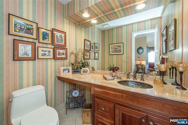138 Day Court, Mahwah, NJ 07430