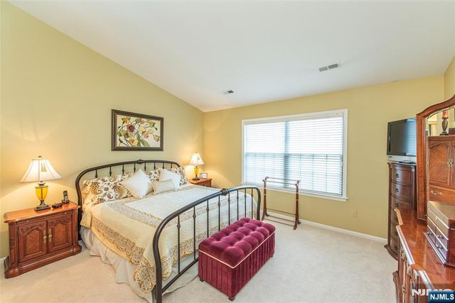 138 Day Court, Mahwah, NJ 07430