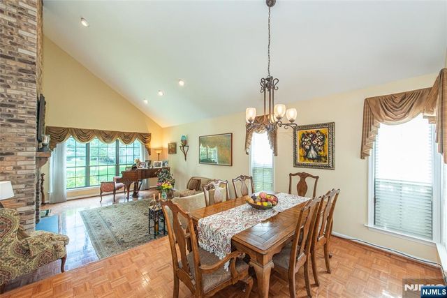 138 Day Court, Mahwah, NJ 07430