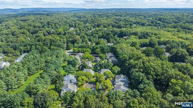 138 Day Court, Mahwah, NJ 07430
