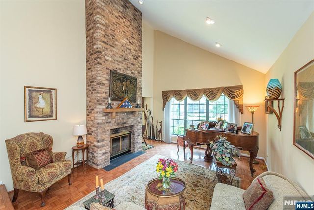 138 Day Court, Mahwah, NJ 07430