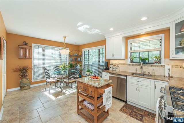 138 Day Court, Mahwah, NJ 07430