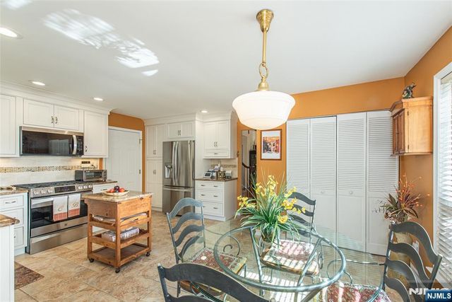 138 Day Court, Mahwah, NJ 07430