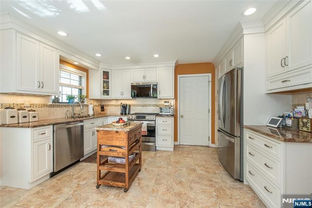 138 Day Court, Mahwah, NJ 07430