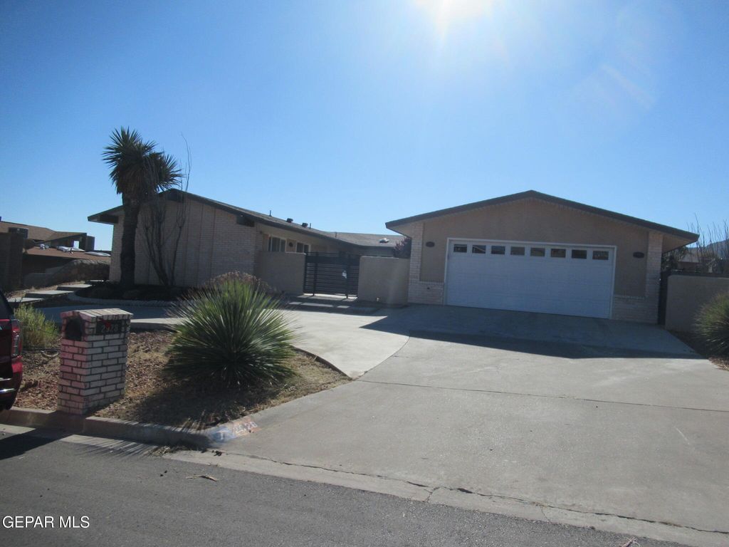 2928 DEVILS TOWER Circle, El Paso, TX 79904