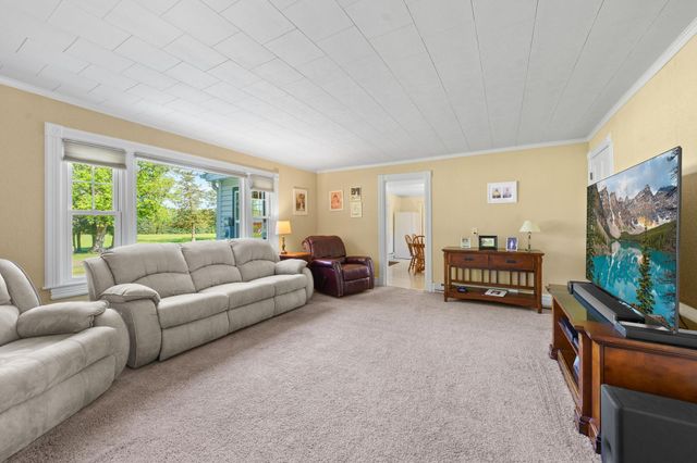 8946 285th Avenue NE, North Branch, MN 55056