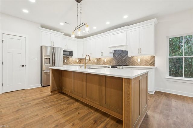 2678 Rail CT, Hayes, VA 23072