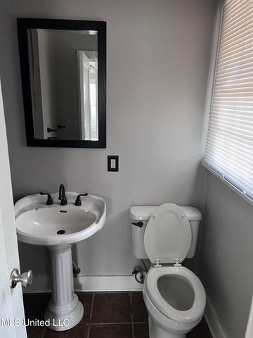 2700 Pine Avenue, Gulfport, MS 39501
