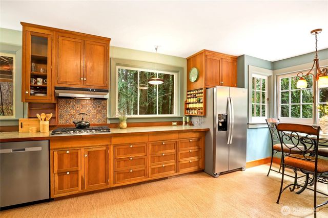 7400 Island Center Road NE, Bainbridge Island, WA 98110