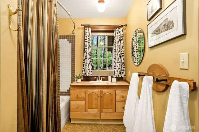 7400 Island Center Road NE, Bainbridge Island, WA 98110