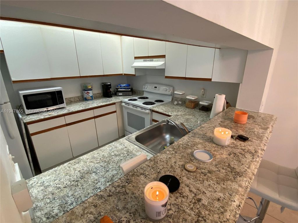 12950 SW 7th Ct 310A, Pembroke Pines, FL 33027