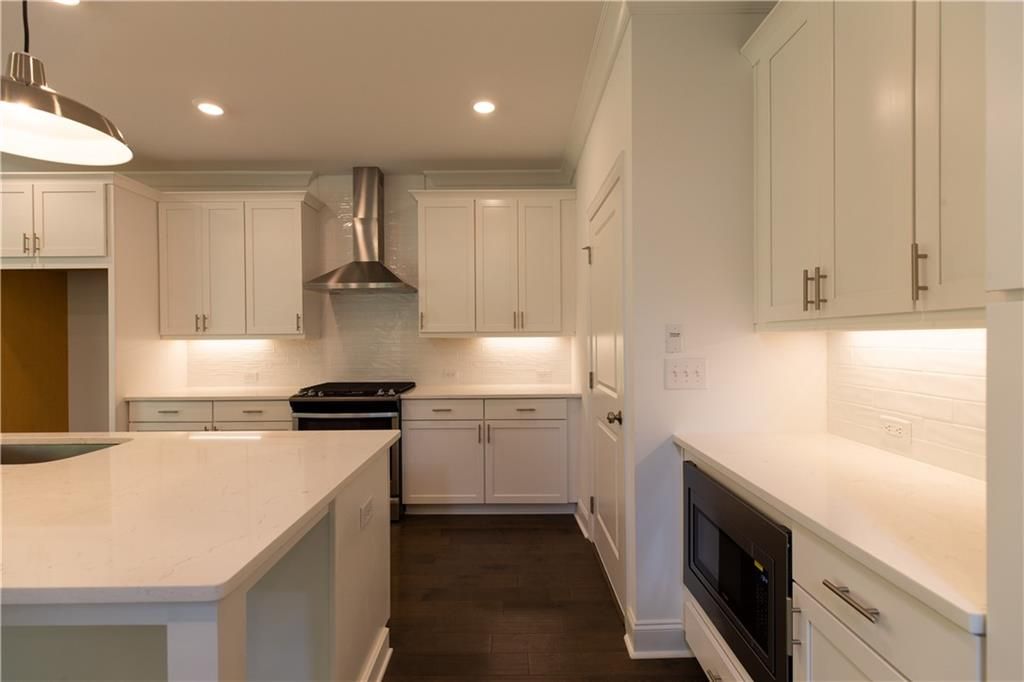 Image 12 of property listing at 4912 Molder Avenue 66, Buford, GA 30518