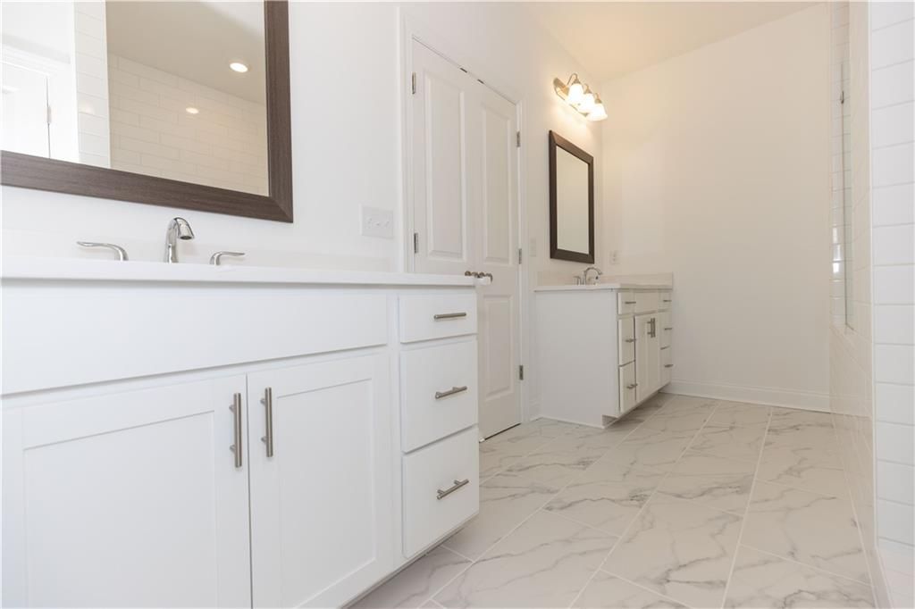 Image 37 of property listing at 4912 Molder Avenue 66, Buford, GA 30518