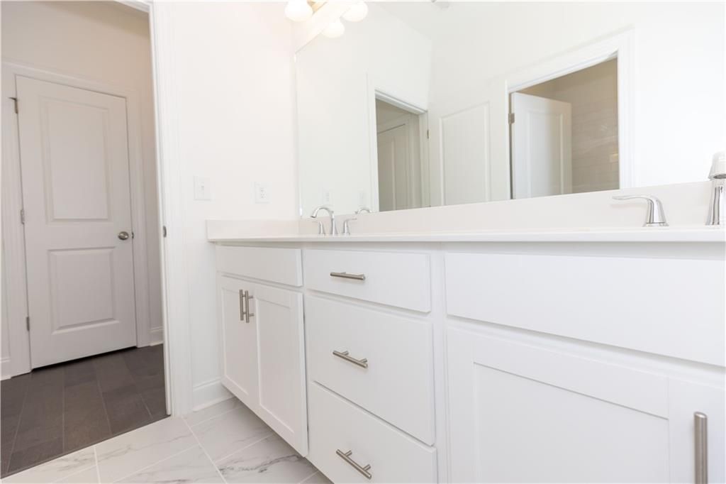 Image 39 of property listing at 4912 Molder Avenue 66, Buford, GA 30518