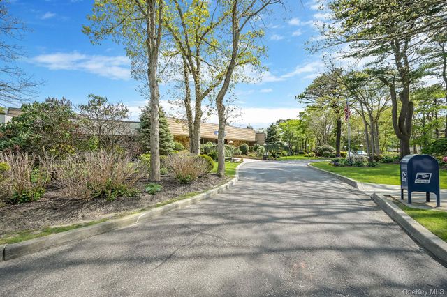 452 Birchwood Road, Medford, NY 11763