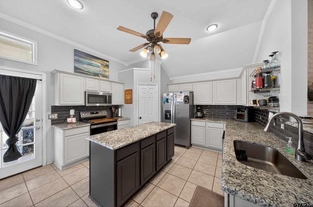 7032 La Hacienda, Flint, TX 75762