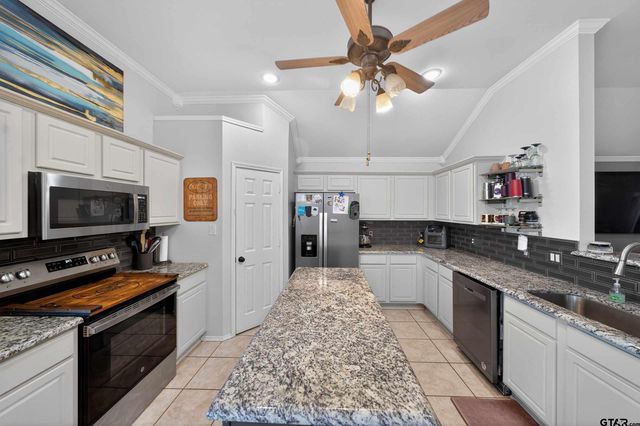 7032 La Hacienda, Flint, TX 75762