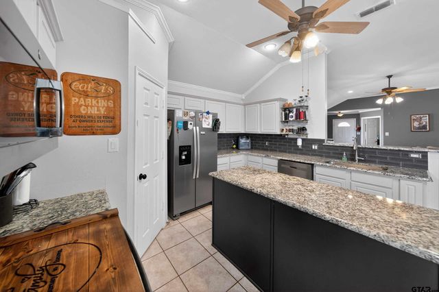 7032 La Hacienda, Flint, TX 75762