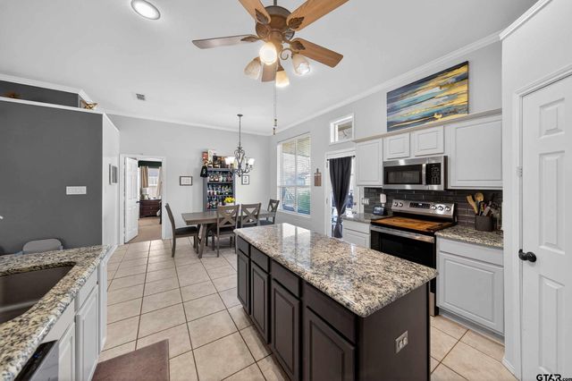 7032 La Hacienda, Flint, TX 75762