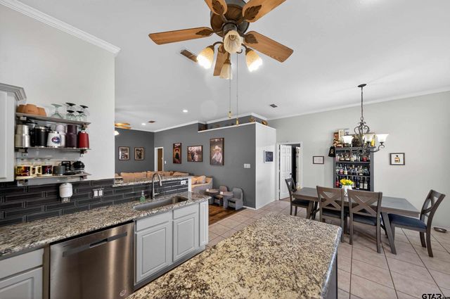 7032 La Hacienda, Flint, TX 75762