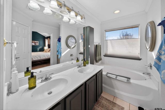 7032 La Hacienda, Flint, TX 75762