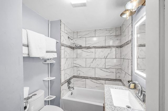 63 Lawton St, Springfield, MA 01109