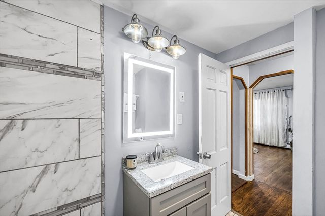 63 Lawton St, Springfield, MA 01109