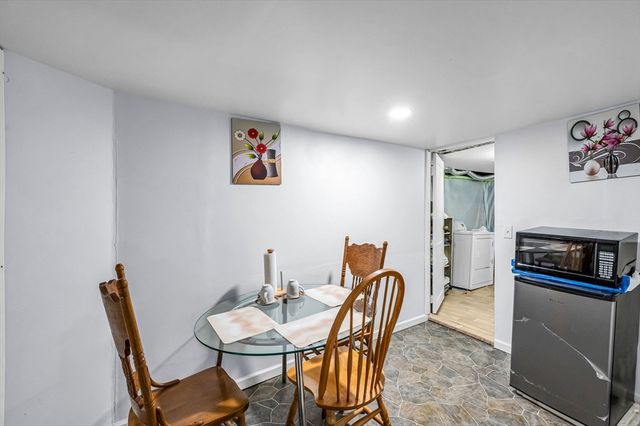 63 Lawton St, Springfield, MA 01109