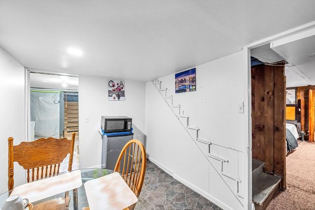 63 Lawton St, Springfield, MA 01109