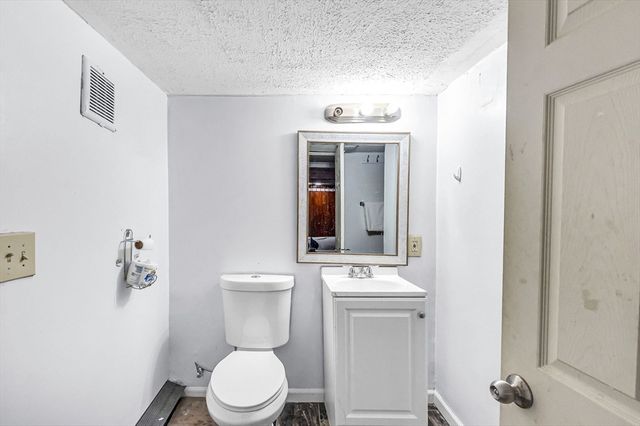 63 Lawton St, Springfield, MA 01109