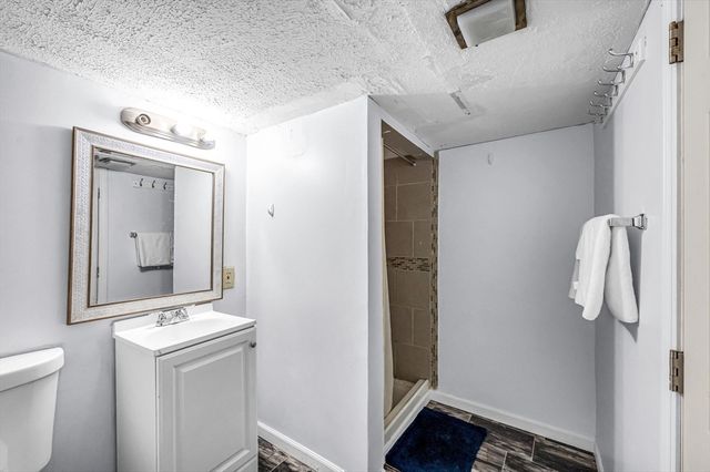 63 Lawton St, Springfield, MA 01109