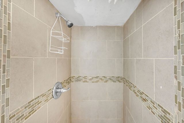 63 Lawton St, Springfield, MA 01109