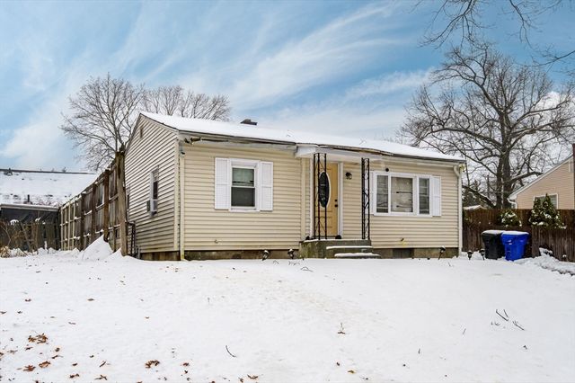 63 Lawton St, Springfield, MA 01109