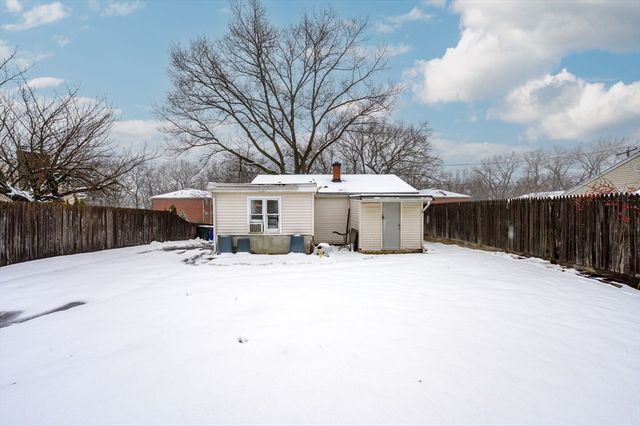 63 Lawton St, Springfield, MA 01109