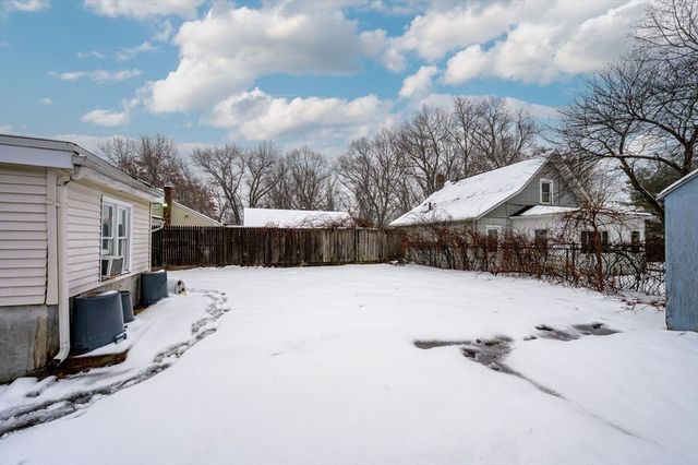 63 Lawton St, Springfield, MA 01109