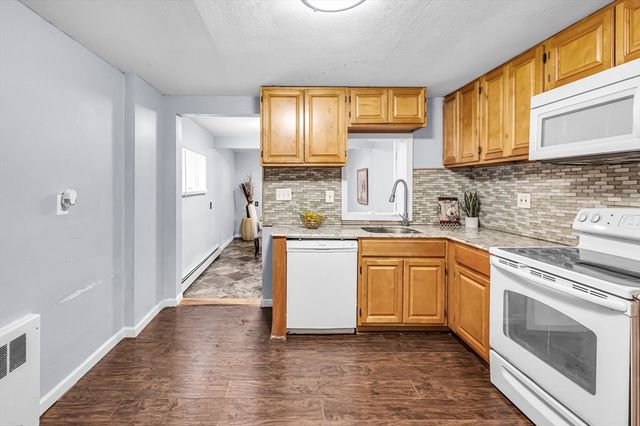 63 Lawton St, Springfield, MA 01109