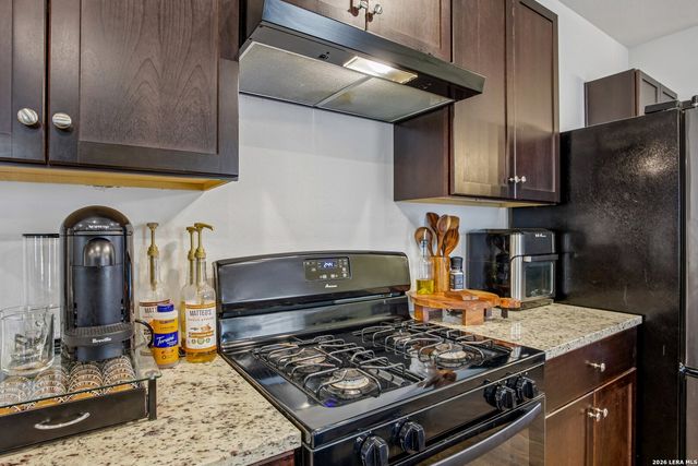 389 Middle Green Loop, Floresville, TX 78114