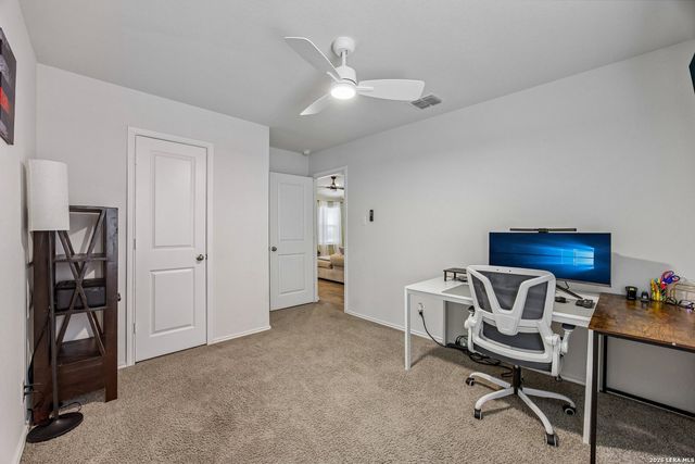 389 Middle Green Loop, Floresville, TX 78114