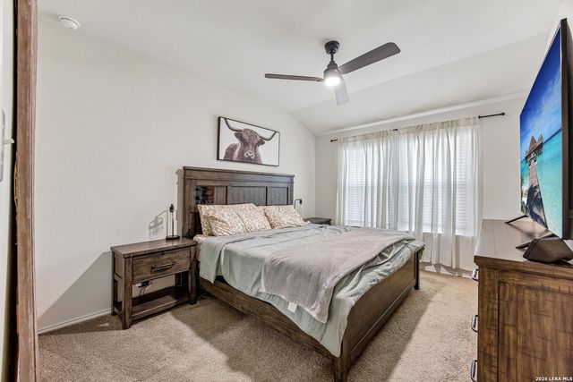 389 Middle Green Loop, Floresville, TX 78114