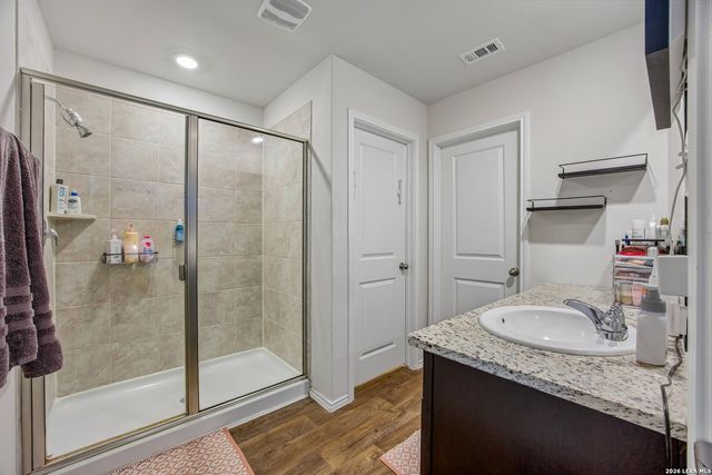 389 Middle Green Loop, Floresville, TX 78114