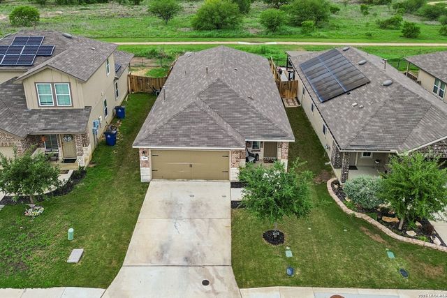 389 Middle Green Loop, Floresville, TX 78114