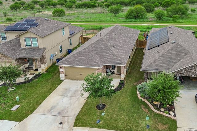 389 Middle Green Loop, Floresville, TX 78114